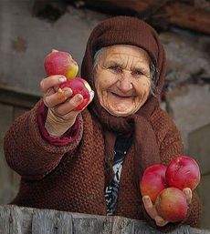 Что подарить бабушке на 14 февраля?