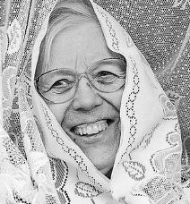 Что подарить бабушке на 65 лет?