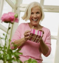 Что подарить бабушке на 75 лет?