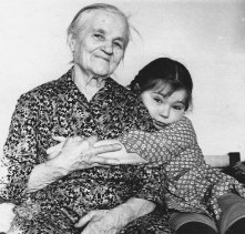 Что подарить бабушке на 80 лет?