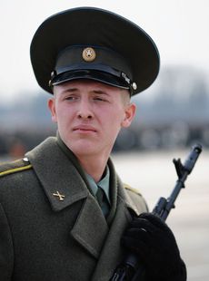 Что подарить брату на 23 февраля?