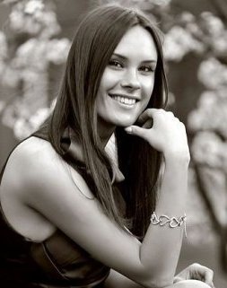 Что подарить девушке на 22 года?