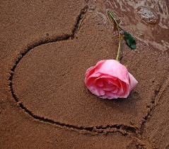 Что подарить девушке на память?