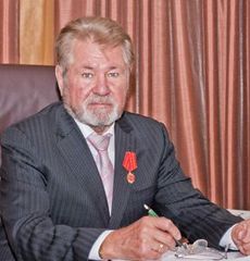 Что подарить директору на 23 февраля?