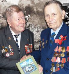 Что подарить другу на 23 февраля?