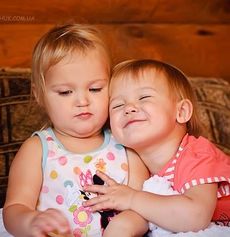 Что подарить двойняшкам?