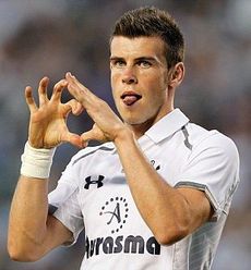 Что подарить футболисту?