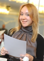 Что подарить коллеге женщине?