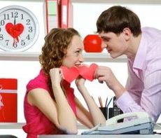 Что подарить коллеге на 14 февраля?