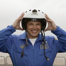 Что подарить летчику?