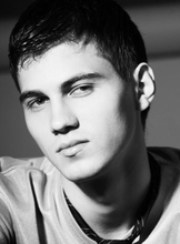 Что подарить любимому на 20 лет?