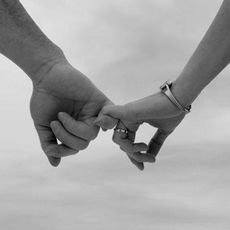 Что подарить любимому на память?