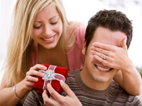 Что подарить малознакомому мужчине?