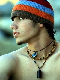 Что подарить малознакомому парню?