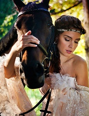 Что подарить маме на свадьбу?