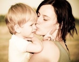 Что подарить молодой маме?