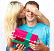 Что подарить мужу на 23 февраля?