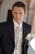 Что подарить мужу в день свадьбы?