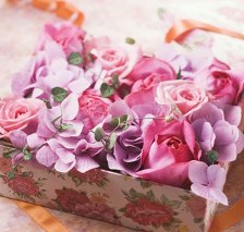 Что подарить на розовую свадьбу?