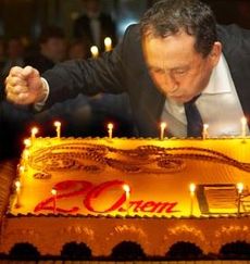 Что подарить на юбилей фирмы?