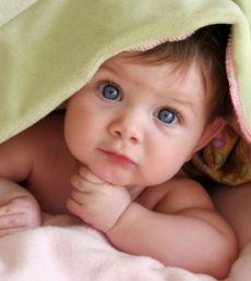 Что подарить новорожденной девочке?