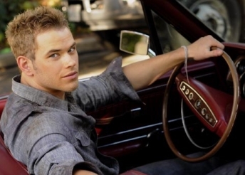 Что подарить парню просто так?