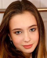 Что подарить подруге на 18 лет?