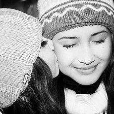 Что подарить подруге на 8 марта?