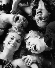 Что подарить подруге на девичник?