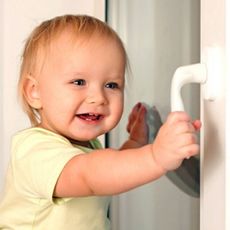 Что подарить ребенку на 1 год?