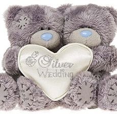 Что подарить родителям на серебряную свадьбу?