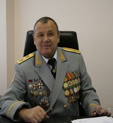 Что подарить руководителю на 23 февраля?