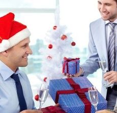 Что подарить руководителю на Новый год?