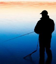 Что подарить рыбаку на день рождения?