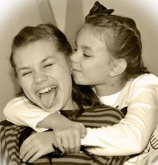 Что подарить сестре на 8 марта?