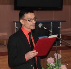 Что подарить учителю на 23 февраля?