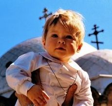 Что подарить внуку на крестины?