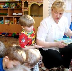 Что подарить заведующей и воспитателям детского сада?