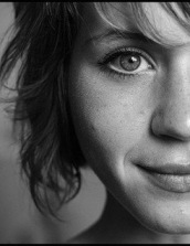 Что подарить жене на 25 лет?