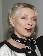 Что подарить женщине на 65 лет?