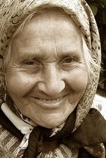 Что подарить женщине на 80 лет?