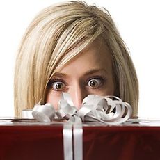 Как выбрать оригинальный и необычный подарок женщине?