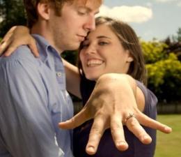 Какое кольцо подарить девушке?