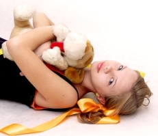 Какую игрушку подарить девушке?