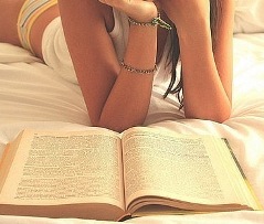 Какую книгу подарить девушке?