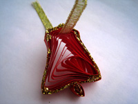 Надеваем колокольчик на ленту