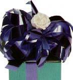 Красиво оформленный подарок с бантом